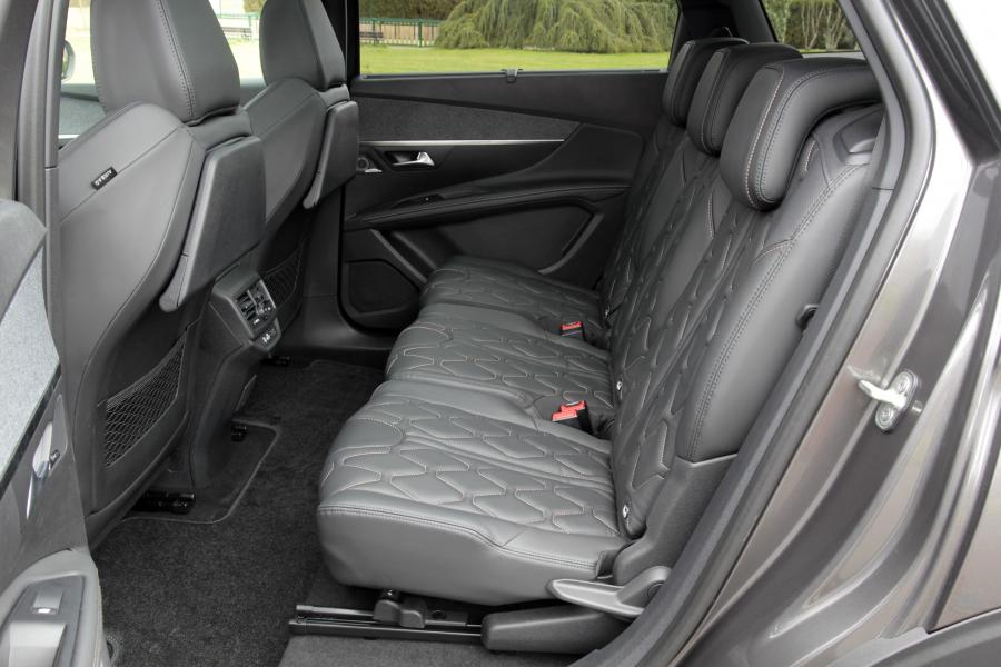 Интерьер Peugeot 5008 GT Line 2016 года  (WW) (фото 13 из 35)